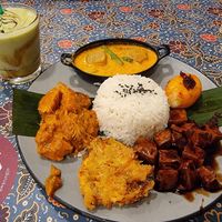 Nasi pandang & avocado drink at Warung Ijo in Central Singapore