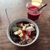 Porridge with all vegan toppings and beetroot smoothie at GRØD - Vesterbrogade in Copenhagen