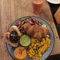 Vegan power breakfast and "European" fruit smoothie at Fitagain in Krakow