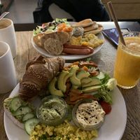 Vegan breakfast with additional avocado, fresh juice, cappuccino with oat milk at Fitagain in Krakow