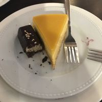 Schoko-Karamel and Apricot-Tarte at DRaw Cakes in Kyiv