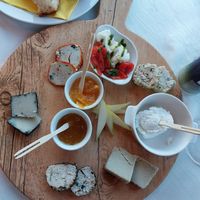 Vegan cheese platter for 14 euros at Rocca Ja in Castelsardo