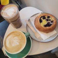 Mocha, cappuccino and danish at Leaves House || in Montreal