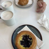 Blueberry danish, London fog   at Leaves House || in Montreal