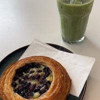 Matcha latte with macadamia milk and blueberry danish! Very tasty  at Leaves House || in Montreal