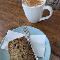 Chocolate banana bread and chai latte at Leaves House || in Montreal