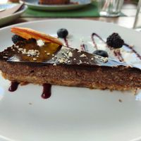 Raw chocolate cake : I would have preferred the cream without nuits inside at Urban & Veggie in Dubrovnik