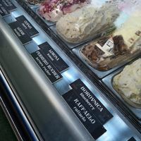 Clearly labelled vegan flavors. Photo by: Barbara M. on Facebook at Slascicarna Ohrid in Velenje