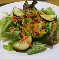 Ensaladita con pepino, zanahoria y vinagre balsámico :3 at Clorofila in Queretaro
