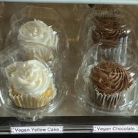 Cupcakes at Smokee Mo's St Louis BBQ in St Louis