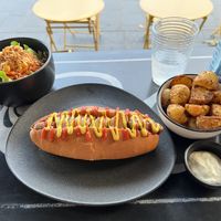 L’Orginal mit beiden Beilagen  at Not Dog in Nice