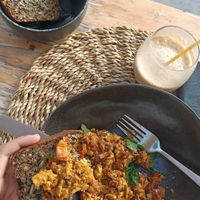 Tofu scramble with seeded bread at Green Kukunari in Crete