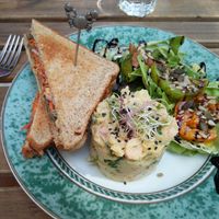 Lentils club sandwich with potatoes salad at Menthe Chocolat in Toulon