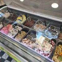 Distintos sabores de helado at La Gelateria del Barri in Santiago