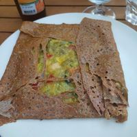 Galette vegan con tofu, verdure e curry at Crêperie Rouge Délice in Grenoble