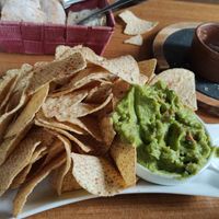 Ración de nachos con guacamole at Rincon de Alba in A Coruna