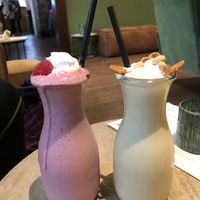 Both of the “No Milk” Shakes were very filling and yummy! They cost around 7€ each. Left: something with berries and right: salted caramel flavor  at Nana in Heidelberg