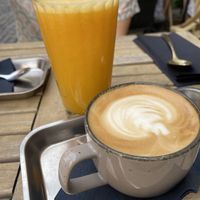 Orangensaft und Cappuccino mit Hafermilch  at Nana in Heidelberg