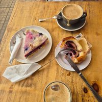 Kuchen sureño y danesa de arandano at Cafe Del Barrio in Santiago