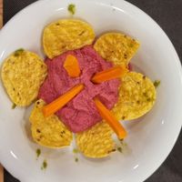 Beetroot hummus starter at Teff Vegetariano in Elche