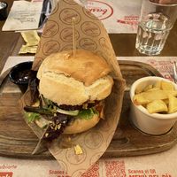 Literally one of the best vegan burgers I’ve ever had it was so good. My sister got the sandwich and it was delicious!!! 10/10 gave a huge amount of food for a great price!!  #Ve at Baskian in Bilbao