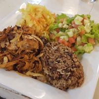 שווארמה טבעונית עם מג'דרה וסלטים at Basbousa in Koh Phangan