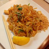 Pad thai vegan at Dao Thai in Chicago