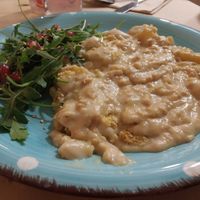 Gratin de patata y puerro con proteína de gisante, con "parmesano" de anacardo at Moniamour in Cuenca