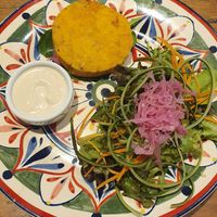 Hamburguer vegano de garbanzo con ensalada. Exquisito at Casa Graviola in Brasilia