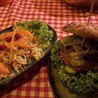 Vemburger + coleslaw  at Hellmuts in Dresden