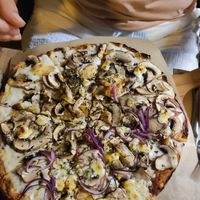 Pizza no vegana at Yerbamate in Conil De La Frontera