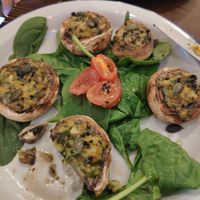 Champiñones con queso vegano,puerro, brócoli y espinaca at Yerbamate in Conil De La Frontera