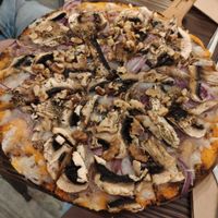 Vegan pizza at Yerbamate in Conil De La Frontera