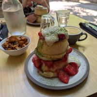 Pancakes fraises et matcha at Umami Ramen & Izakaya in Montreal