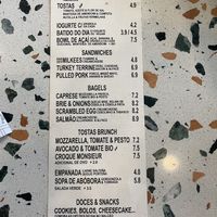 Few vegan opties: tostas with tomato, bowl de acaí en toast with tomatoes and avocado, a cookie and bananabread  at Milkees in Lisbon