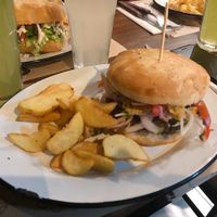 Hamburguesa chicharito  at La Barrita Sanguchera in Santiago