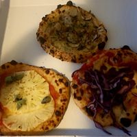 Vegan Hawaii,  vegan spicy lamb and vegan truffle & thyme at Pico Pizza - Nørrebro in Copenhagen