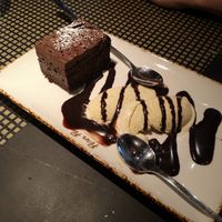 Veganer Schokokuchen "Sir Choc-a-lot" mit Vanilleeis at Peter Pane in Muenster