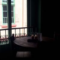 Luz espetacular, janelas grandes at Oak's Burritos in Porto Alegre