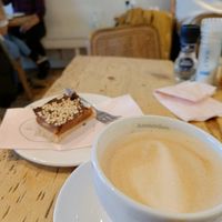 Oat chai latte with vegan Snickers bar at Pluk in Amsterdam