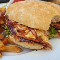 Bacon cheese burger at Green Flamingo in Innsbruck