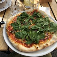 Pizza with mushroom and spinach at Green Flamingo in Innsbruck