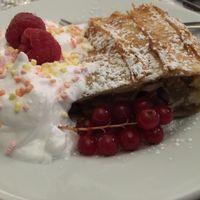 Apple strudel at Green Flamingo in Innsbruck