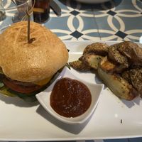 hamburguesa de guisantes ahumados  at VEGA - Alamo in Madrid