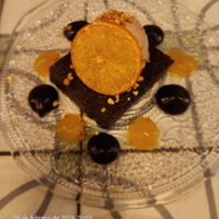 Brownie con helado de cacahuate at VEGA - Alamo in Madrid