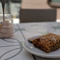 Apple cake and strawberry mousse at VEGA - Alamo in Madrid