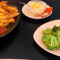 Vegan mayo and additional brokkoli for the kid at Bakers Restaurant & Bar in Nerja