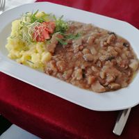 Spanyol gomba - Spanish mushroom ragout with rosemary potato at Walzer Etterem es Panzio in Velence