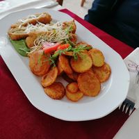 Laboda szejtán - Seitan filled with vegan cream cheese and garlic with homemade fried potato at Walzer Etterem es Panzio in Velence