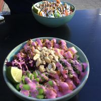 DIY bowl with tofu (and non-veg bowl in background) at Maui Poke Guys - Karoviertel in Hamburg